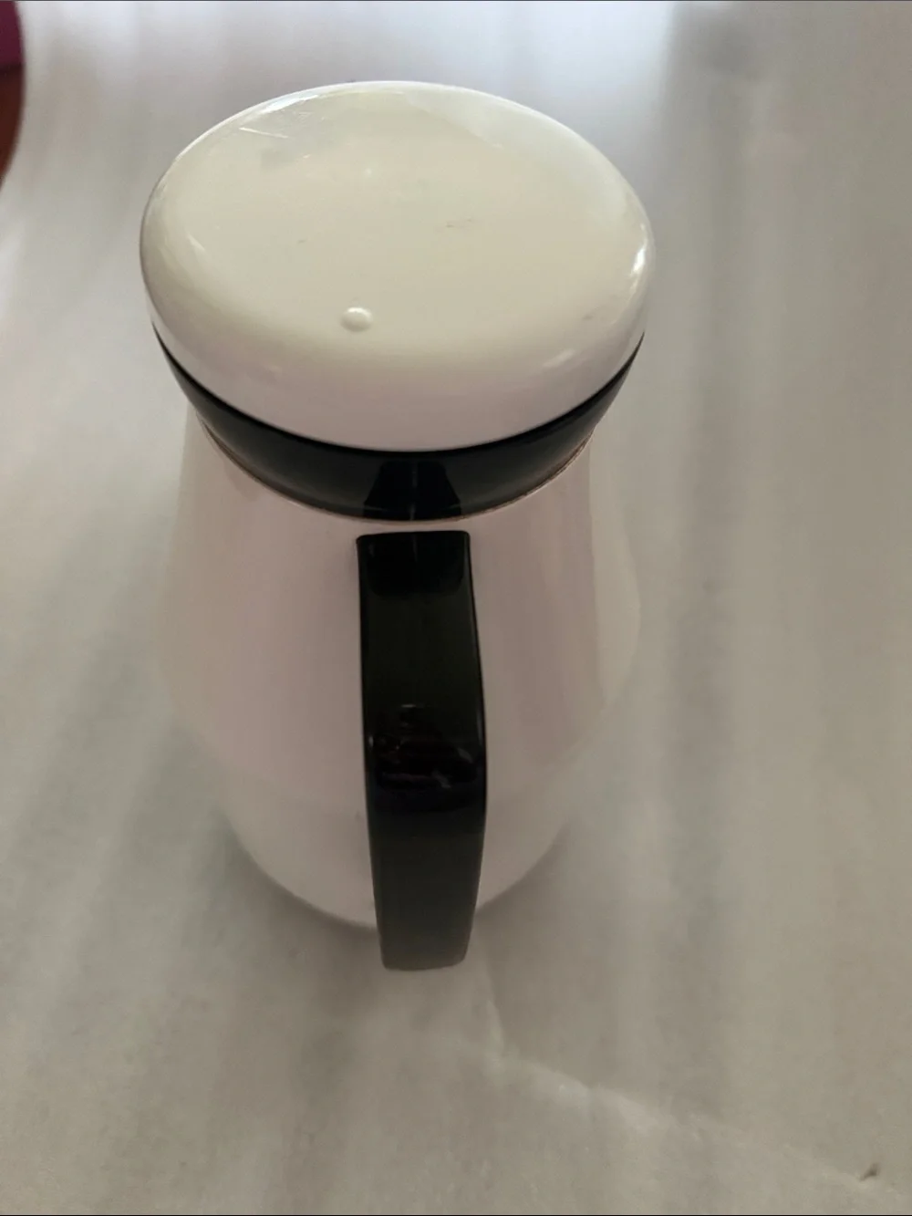 Corning Thermique White Travel Kettle with Black Handle. 1 qt